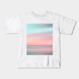 Pastel gradient background Kids T-Shirt